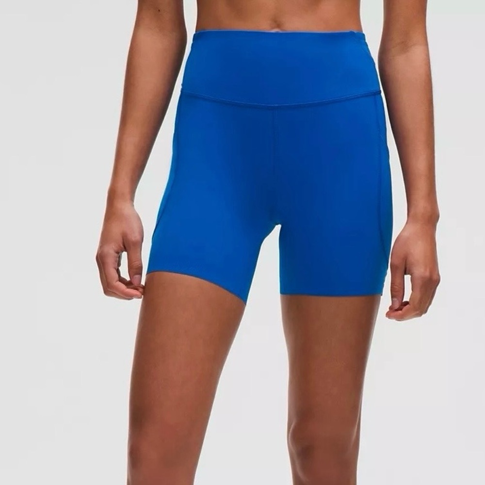 Lululemon Fast and Free High-Rise Short 6"
5 Pocket in Galactic Cobalt